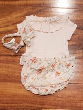 Janie and Jack EUC 18-24 months pink ribbed bodysuit, floral bloomers & headband